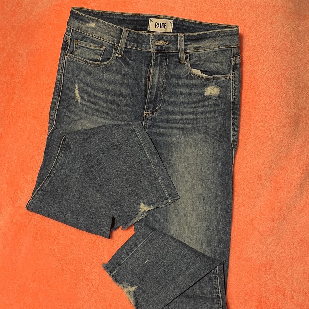 PAIGE HOXTON Ankle Skinny.
High rise Raw hem.
Distressed.
Plenty of Stretch.
